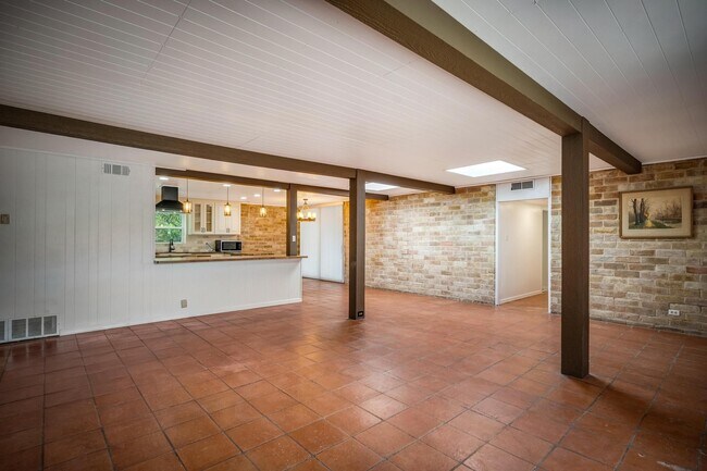 Foto del edificio - 211 Beechwood Ln