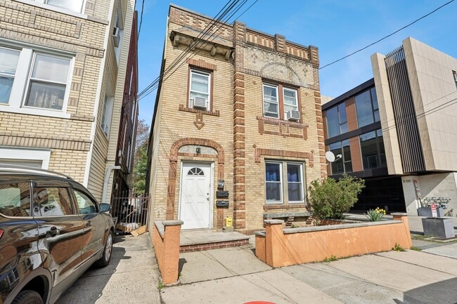 Building Photo - 7 Bender Pl