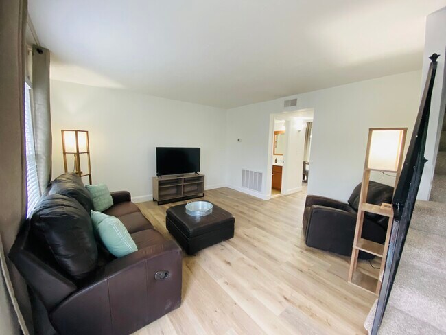 Foto del edificio - 4860 Westport Rd