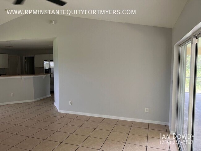 Building Photo - 2531 Sunniland Blvd