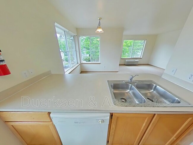 Foto del edificio - 2960 NW Tyler Ave
