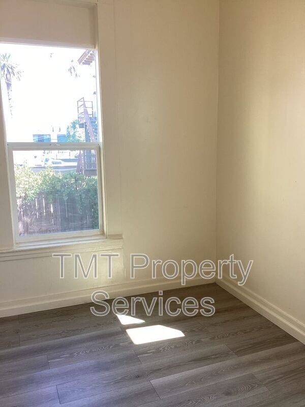 Foto del edificio - 527 E Lindsay St