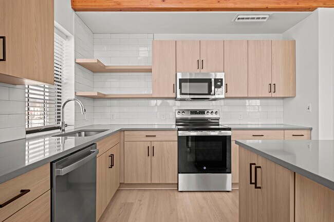 Foto del edificio - 3009 N Oak Trafficway