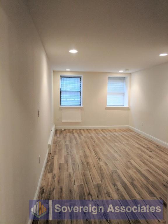 Foto principal - 525 W 49th St