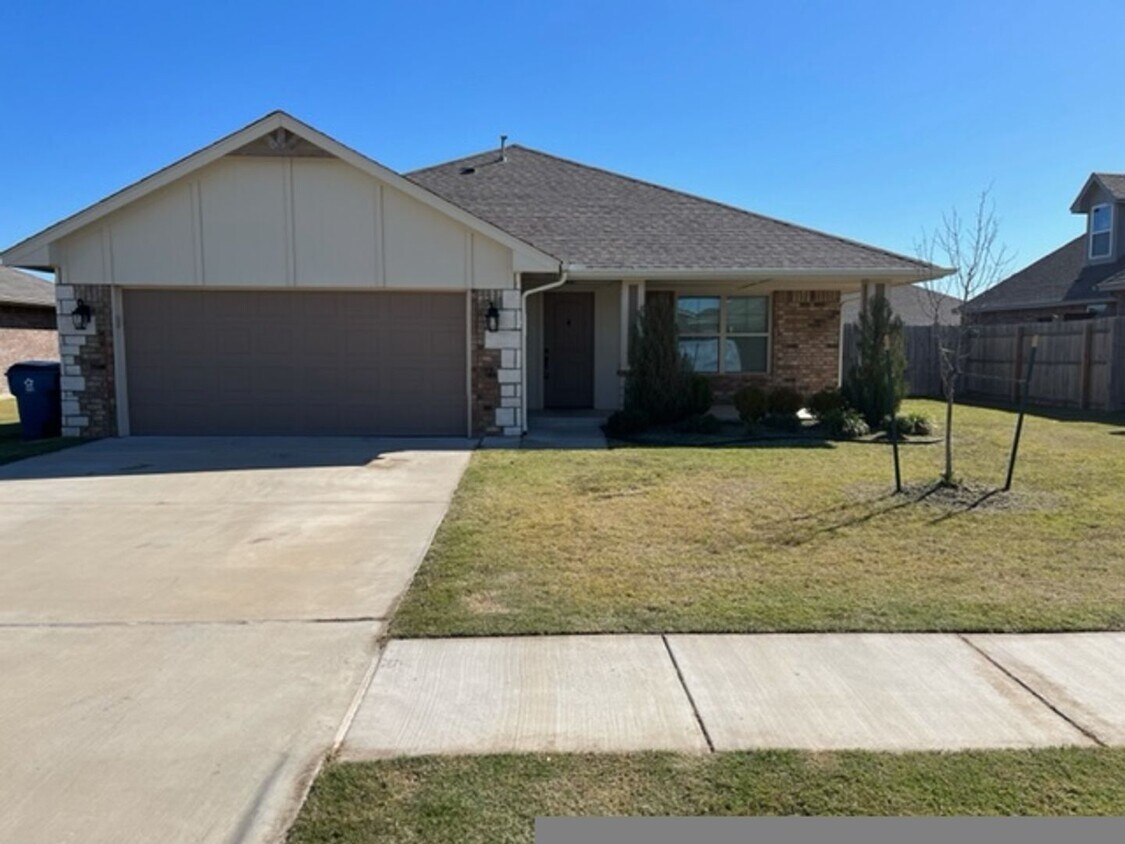 Primary Photo - 4 BEDROOMS! - FIRST MONTH FREE!