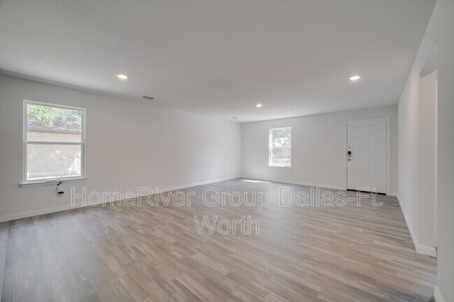 Building Photo - 221 W Tennie St