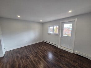 Building Photo - 85 Evans Ave