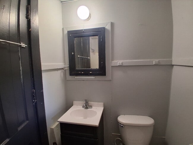 Building Photo - 503.5 Collett-