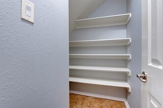 Building Photo - 47 Wickerdale Pl