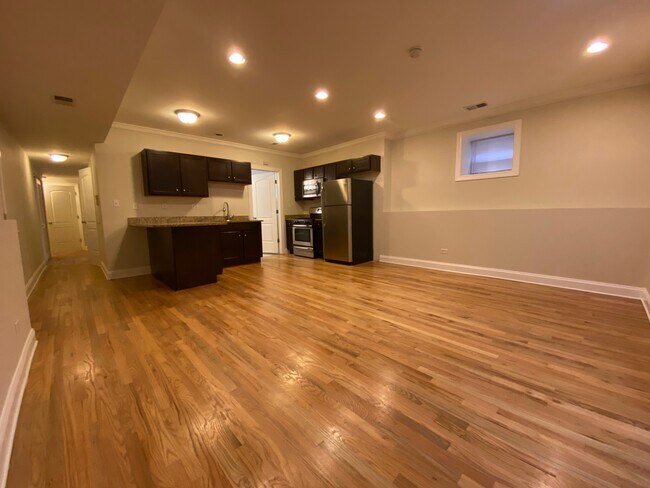 Building Photo - 6142 S Ellis Ave