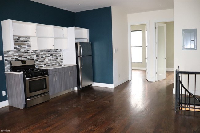 Foto del edificio - 5 br, 3 bath Apartment - 165 Covert St