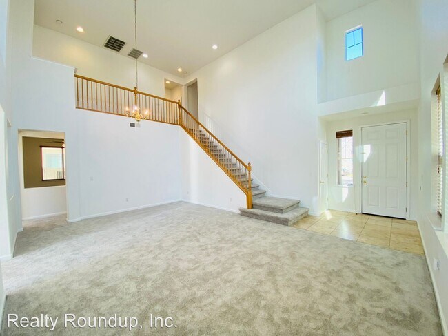 Building Photo - 5 br, 3 bath House - 7696 Masters St