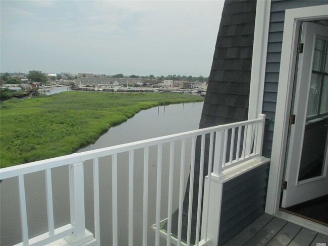 Building Photo - 237 Marina Pointe Dr