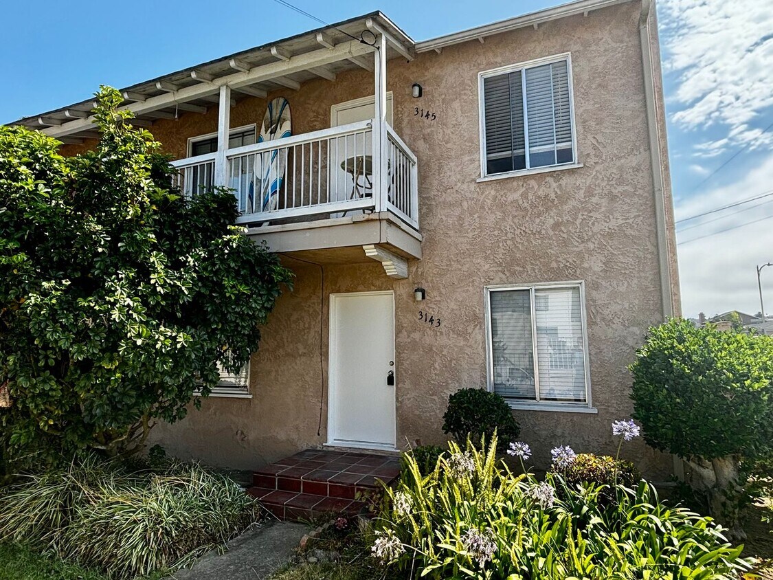 Foto principal - Charming and Bright 2 bed 1 bath in Point ...