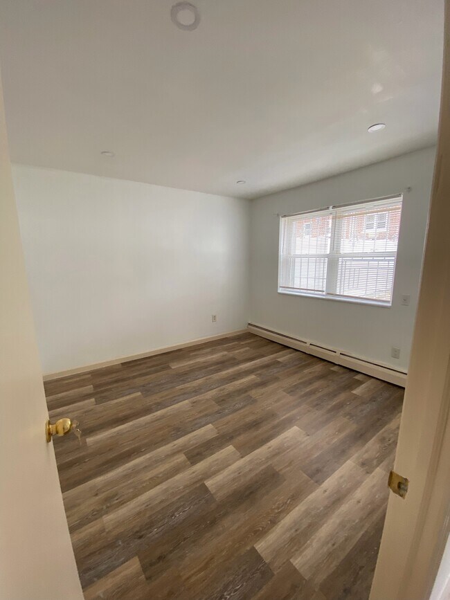 Foto del edificio - 8815 Pitkin Ave