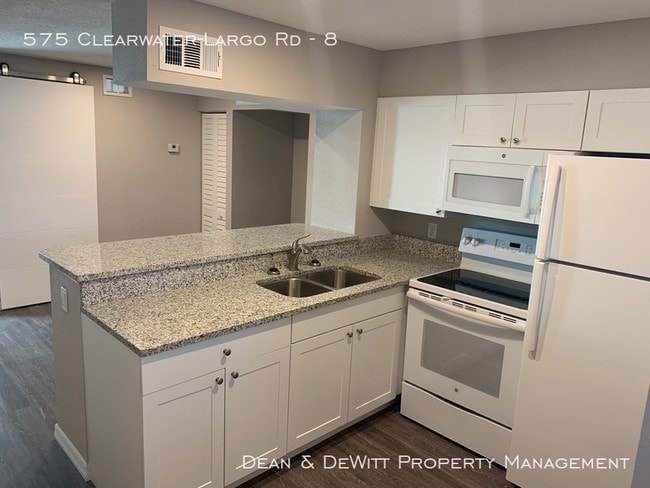 Building Photo - 575 Clearwater Largo Rd