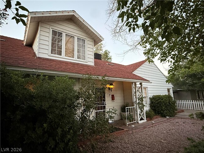 Building Photo - 1037 Bracken Ave