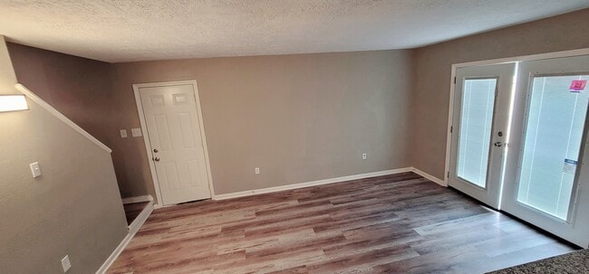 Building Photo - 1859 Fox Run Dr