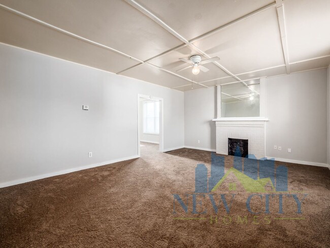 Foto del edificio - WAIVED $100 ADMIN FEE CALL TODAY!  Large T...