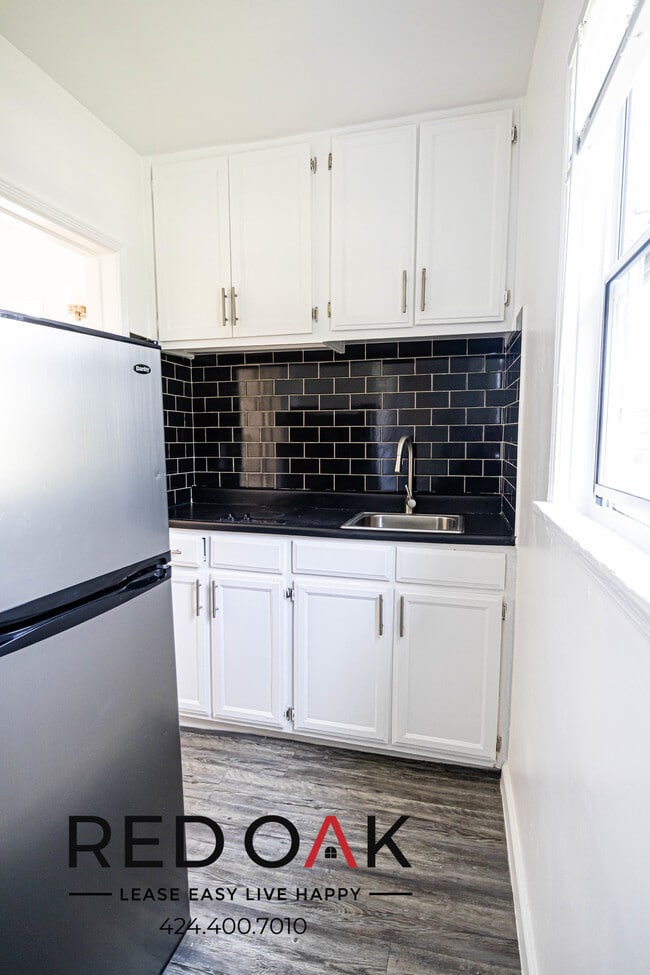 Foto del edificio - 851 S Kenmore Ave