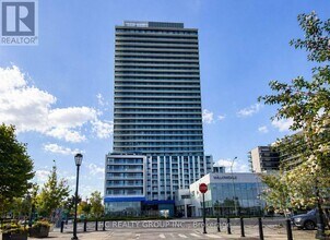 Building Photo - 5858 Yonge St