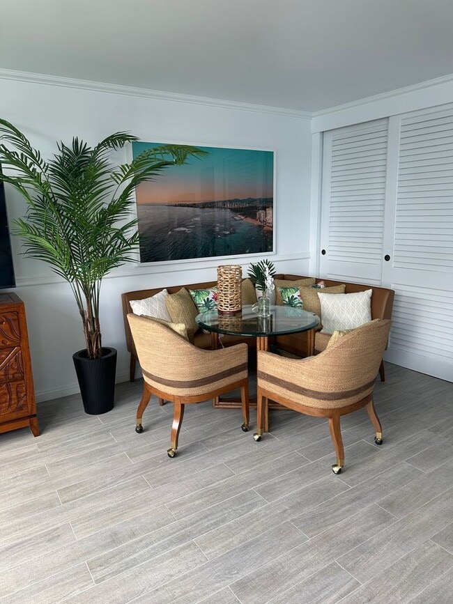 Building Photo - Waikiki Studio with Ocean Views