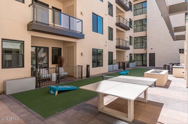 Foto del edificio - 7300 E Earll Dr
