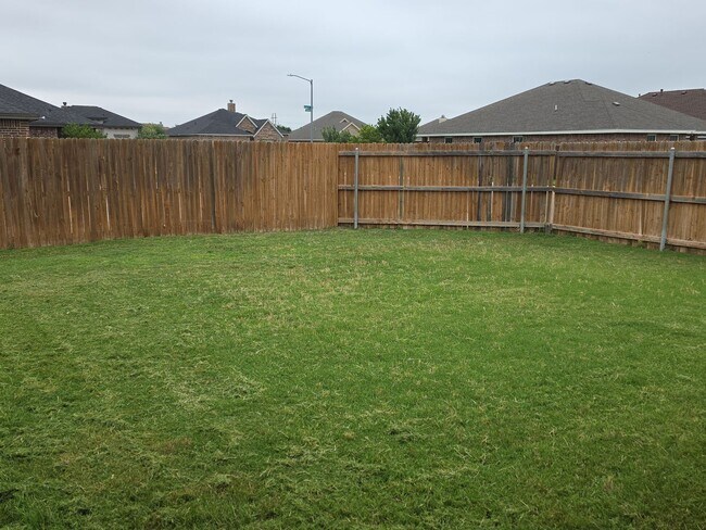 Building Photo - Darling home new to rentals ..great location near tech and medical