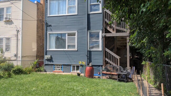 Foto del edificio - 3139 W Leland Ave