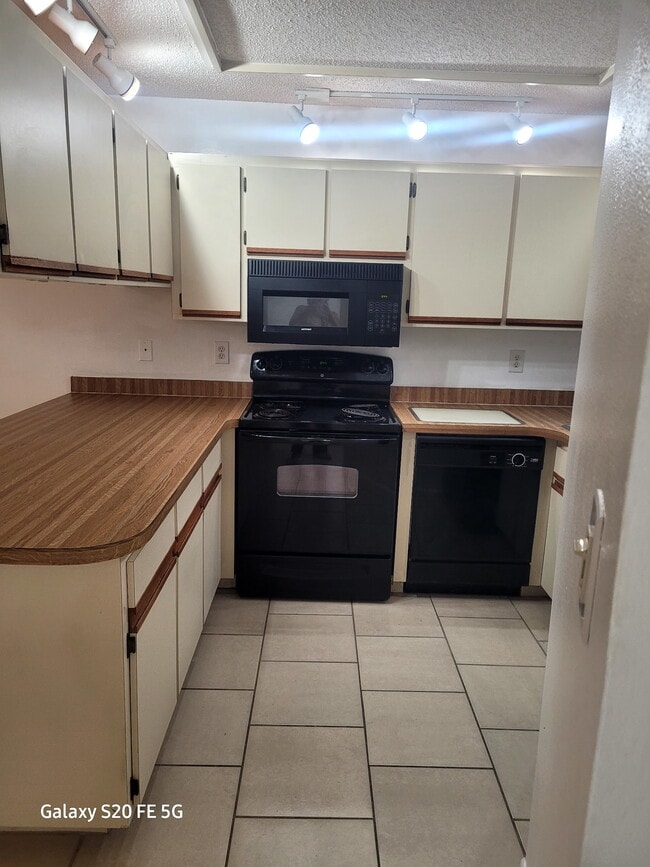 Building Photo - 4405 Grass Ave