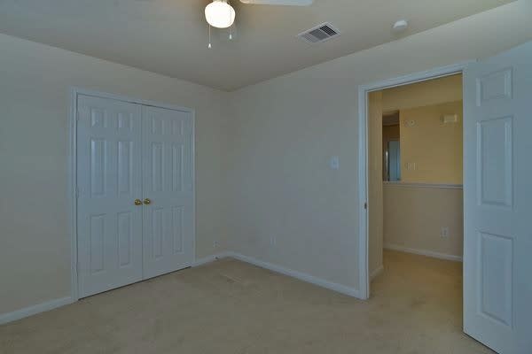 Foto del edificio - 7459 Riven Oaks Ct