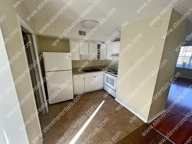 Building Photo - 441 Harding Pl