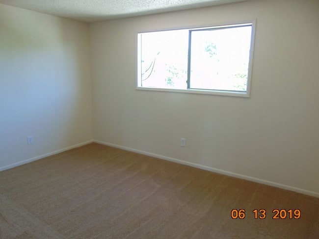 Foto del edificio - Upstairs 2-bedroom unit in a 4-plex