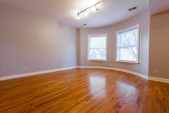 Building Photo - Spacious 2-Bed/2-Bath Condo with Private P...