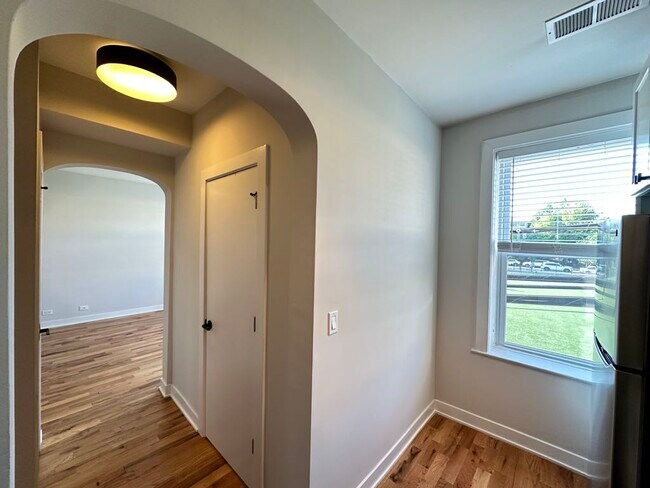 Foto del edificio - 659 W Wrightwood Ave