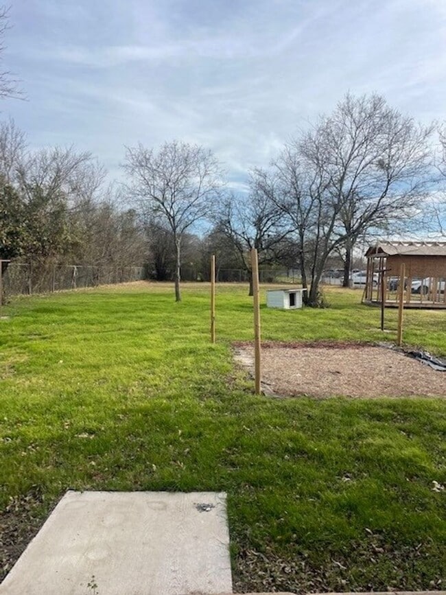 Building Photo - Updated La Vega ISD Home