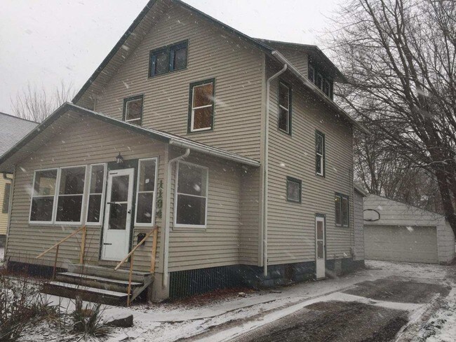 Foto del edificio - 1134 Bertch Ave