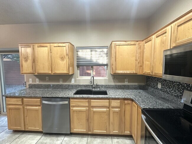 Foto del edificio - "Spacious 3-Bedroom Duplex Oasis in Hurricane, UT – 2 Full Baths & 1,263 Sq Ft of Comfort!"