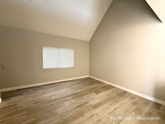 Foto del edificio - 5187 Garden Ln