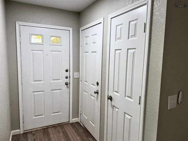 Building Photo - 1112 Lisa Ln