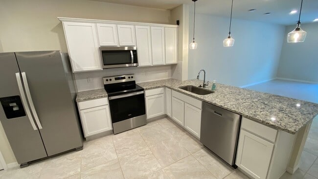 Building Photo - 3 Bedroom, 2.5 Bath Townhome in Kissimmee ...