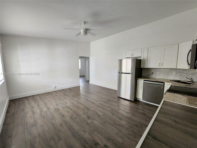 Foto del edificio - 1330 NE 133rd St