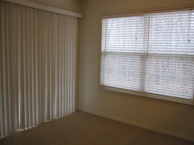 Foto del edificio - 3055 Barclay Wy