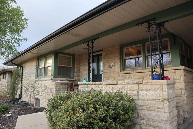 Building Photo - 3036 Prairie Rd