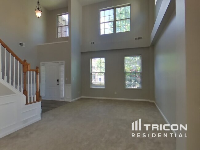 Foto del edificio - 4370 Rainer Dr