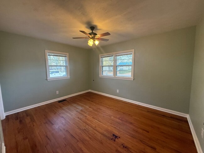 Building Photo - Freshly Updated 3 Bedroom 1 Bathroom Home in Decatur!