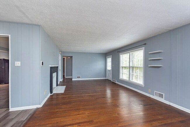 Building Photo - Great Broad Ripple Location With Fenced Backyard!