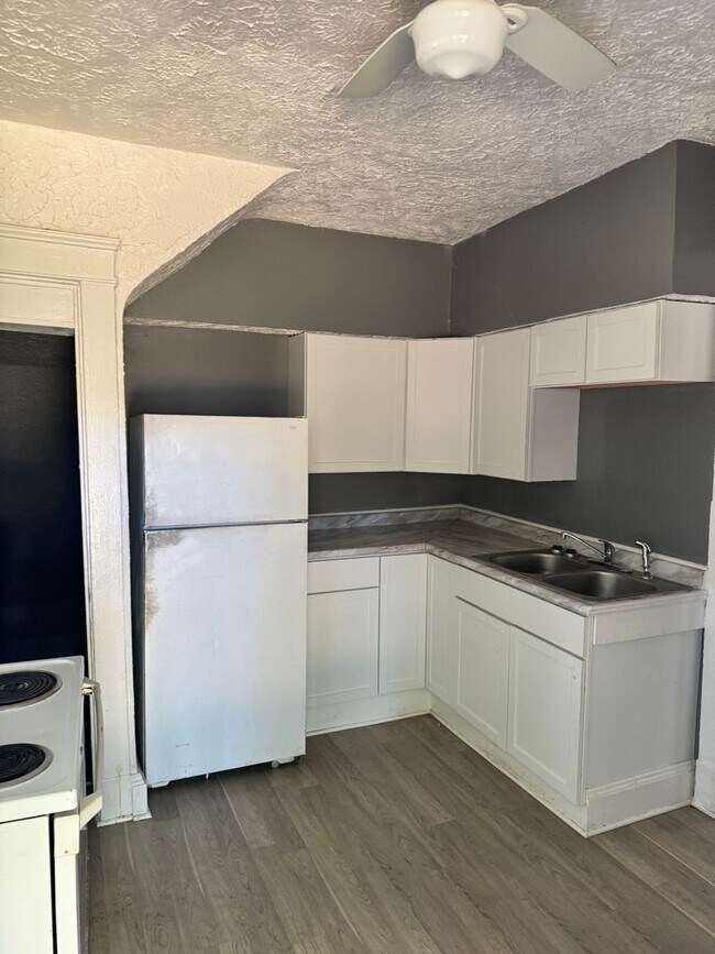 Foto del edificio - 4254 E 116th St