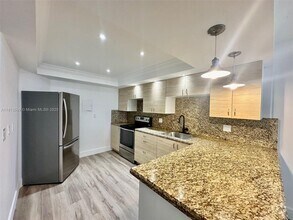 Building Photo - 1301 NE Miami Gardens Dr