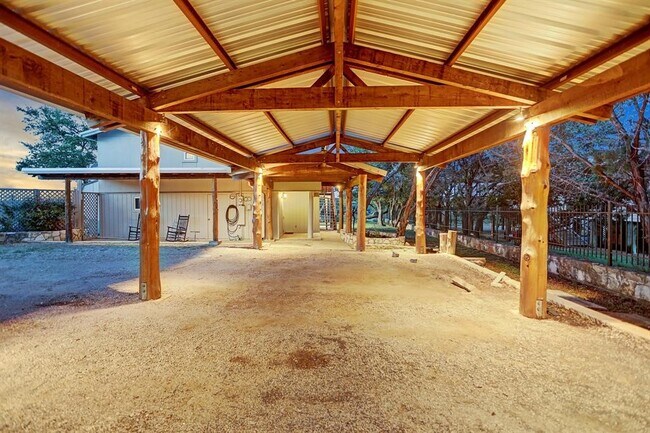 Foto del edificio - 705 Nomad Dr